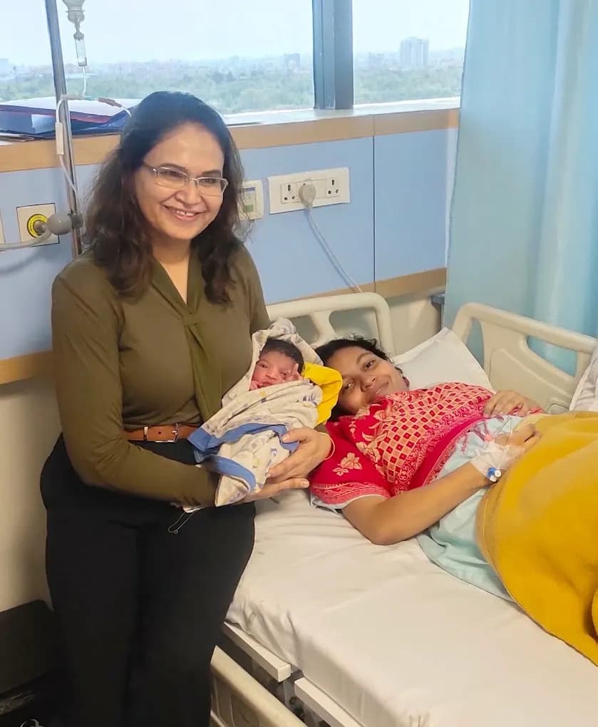 Dr. Vibha Chaturvedi Sharma with a mother and her newborn