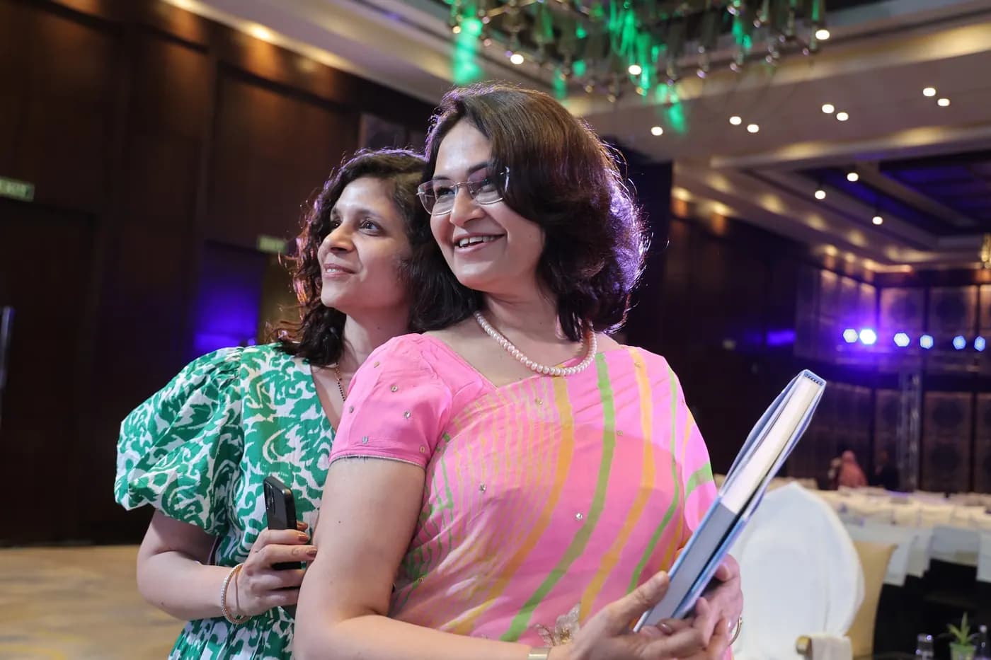 Dr. Vibha Chaturvedi Sharma receiving the Healthcare Pioneers of Rajasthan recognition (1)